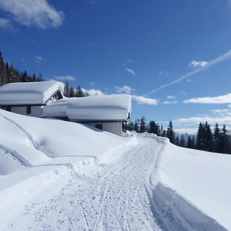 Rifugio Rinfreddo Hostel *